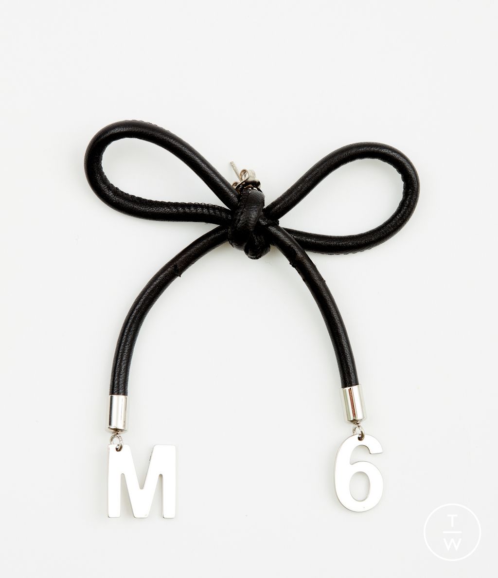 Fashion Week Milan Spring/Summer 2023 look 48 from the MM6 Maison Margiela collection menswear accessories