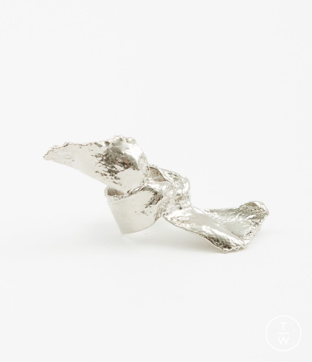 Fashion Week Milan Spring/Summer 2023 look 41 from the MM6 Maison Margiela collection menswear accessories