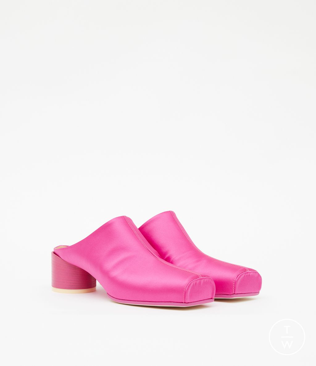 Fashion Week Milan Spring/Summer 2023 look 61 from the MM6 Maison Margiela collection menswear accessories