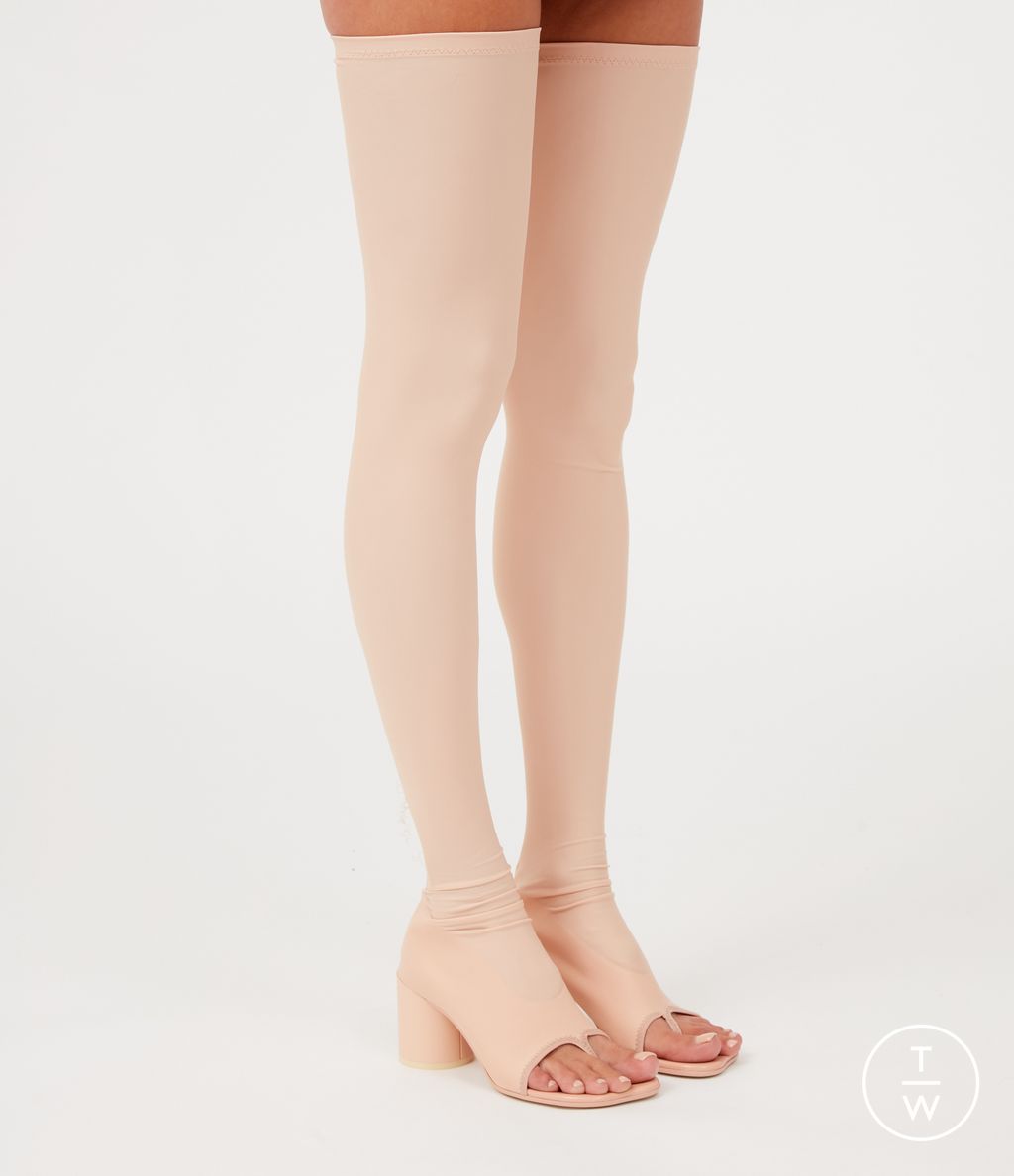 Fashion Week Milan Spring/Summer 2023 look 67 from the MM6 Maison Margiela collection 女装配饰