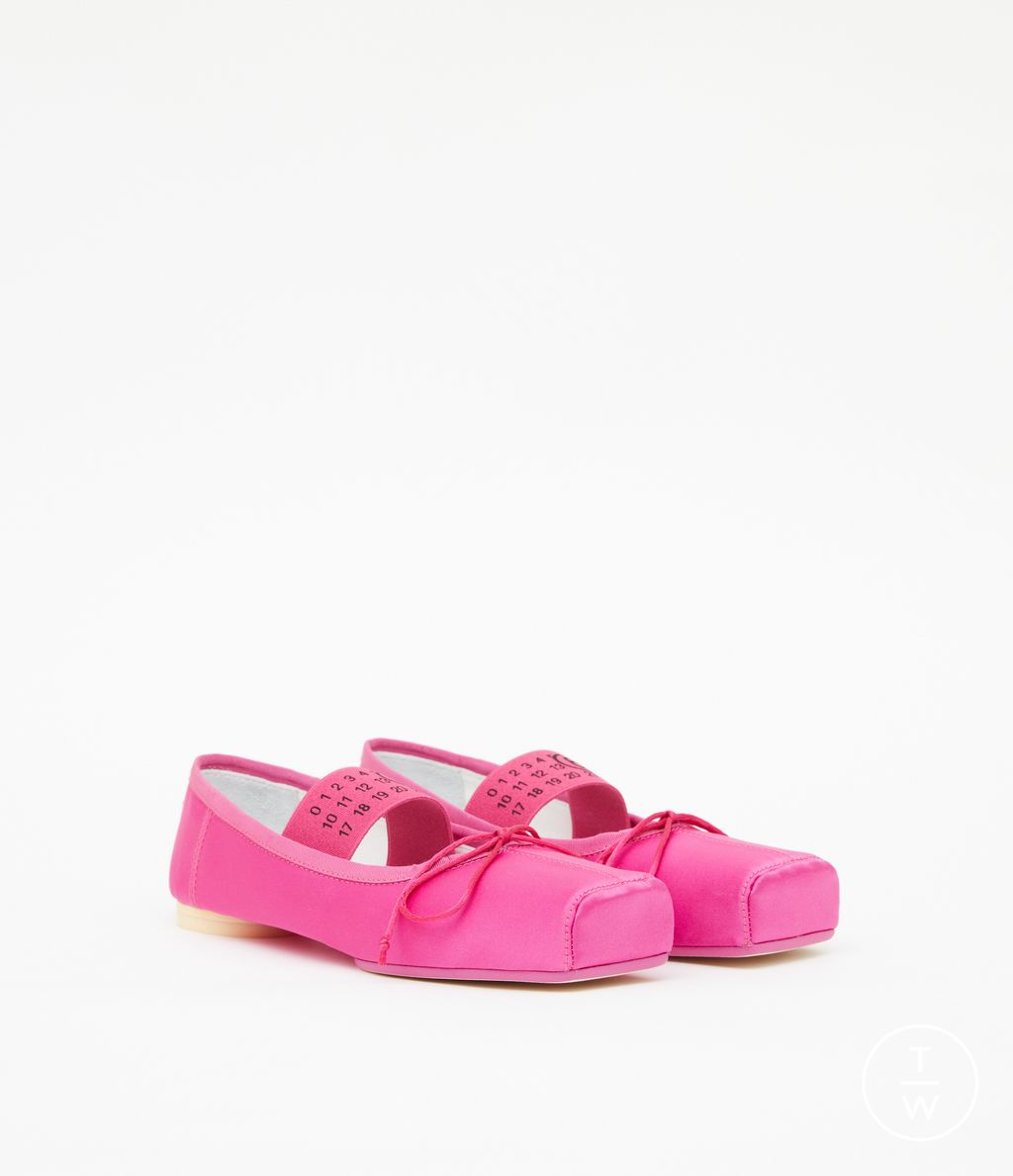 Fashion Week Milan Spring/Summer 2023 look 53 from the MM6 Maison Margiela collection menswear accessories