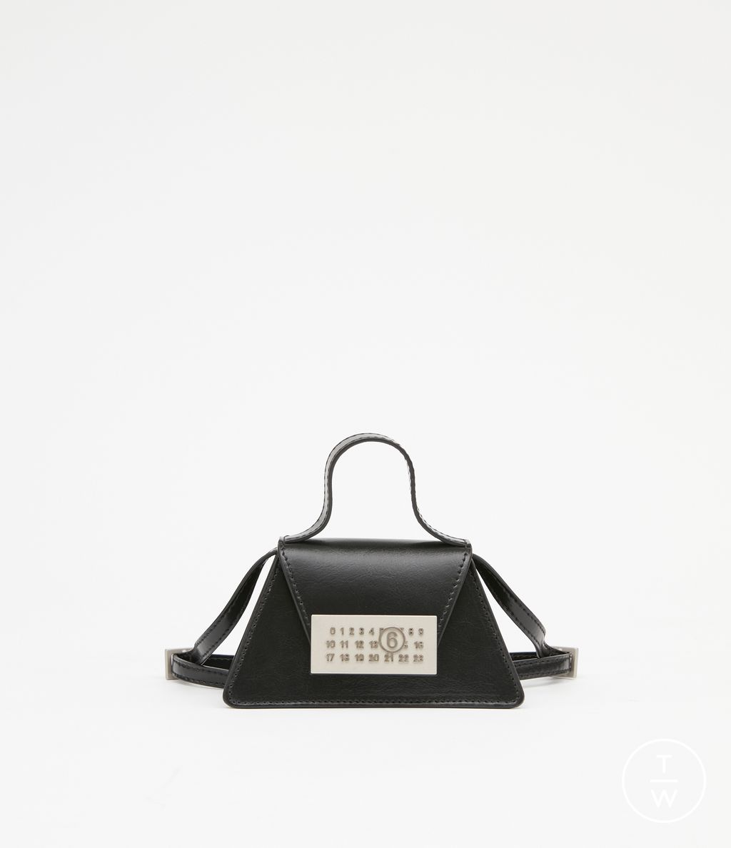 Fashion Week Milan Spring/Summer 2024 look 34 from the MM6 Maison Margiela collection womenswear accessories