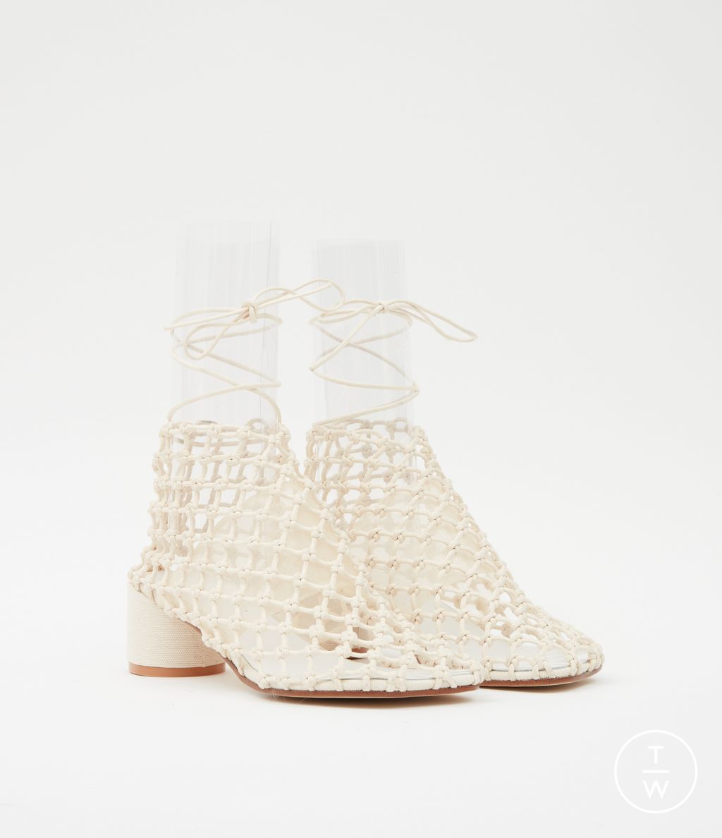 Fashion Week Milan Spring/Summer 2024 look 45 from the MM6 Maison Margiela collection womenswear accessories