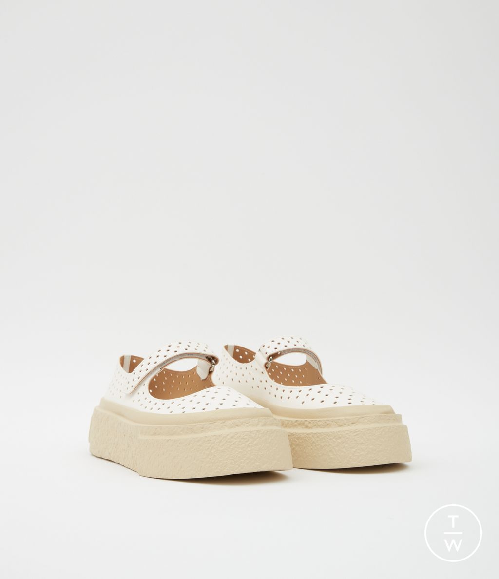 Fashion Week Milan Spring/Summer 2024 look 49 from the MM6 Maison Margiela collection womenswear accessories