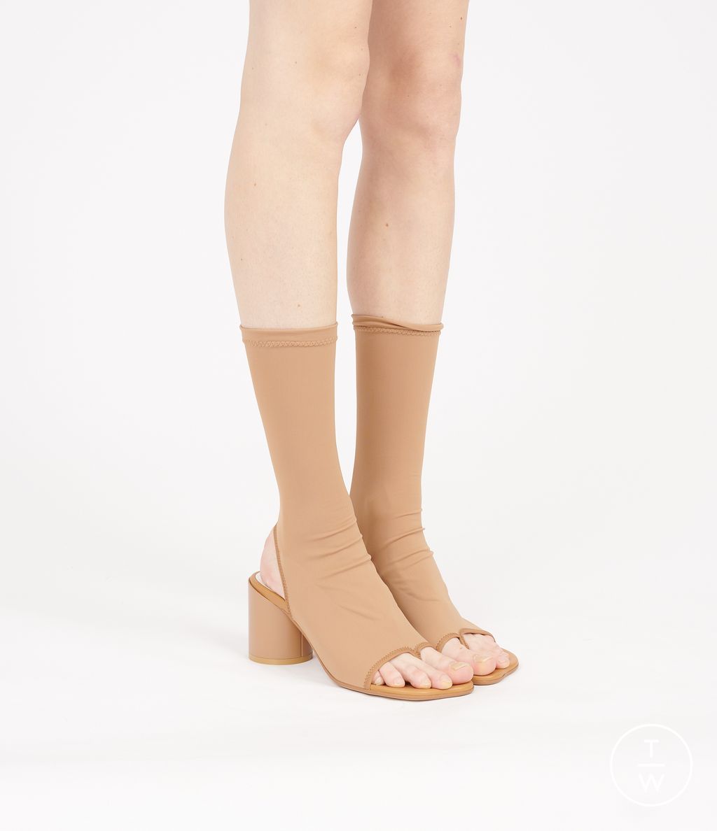 Fashion Week Milan Spring/Summer 2024 look 54 from the MM6 Maison Margiela collection womenswear accessories