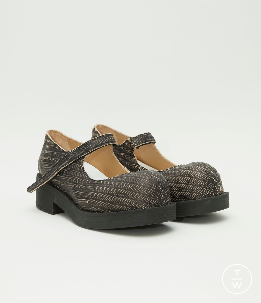 Fashion Week Milan Spring/Summer 2024 look 71 from the MM6 Maison Margiela collection womenswear accessories