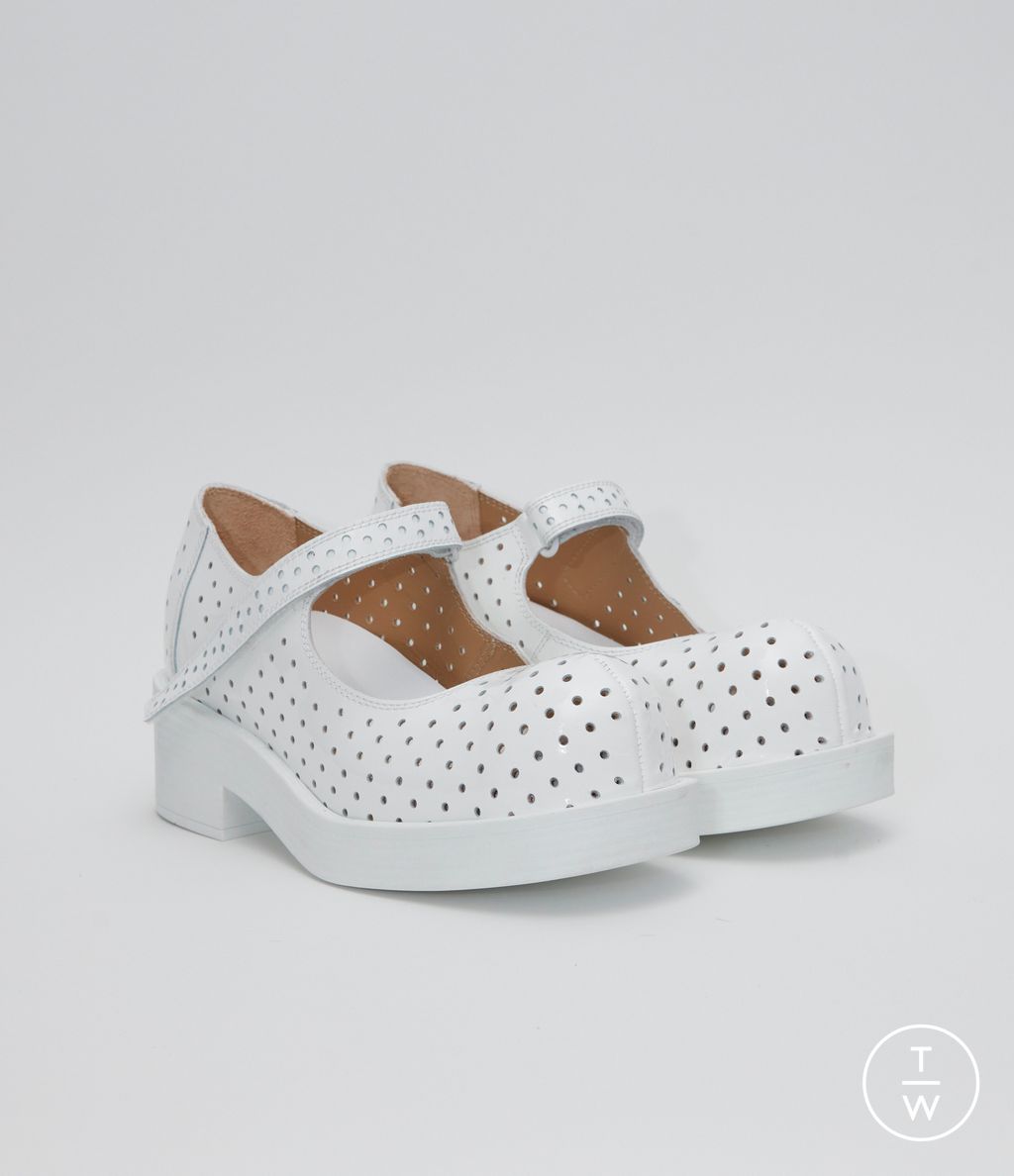 Fashion Week Milan Spring/Summer 2024 look 44 from the MM6 Maison Margiela collection womenswear accessories