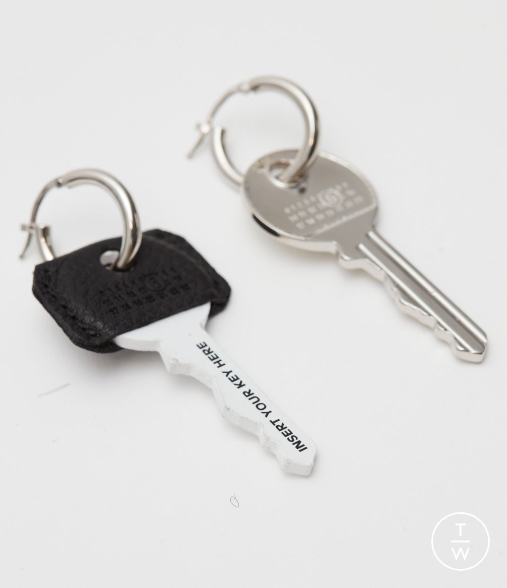 Fashion Week Milan Spring/Summer 2024 look 119 from the MM6 Maison Margiela collection womenswear accessories