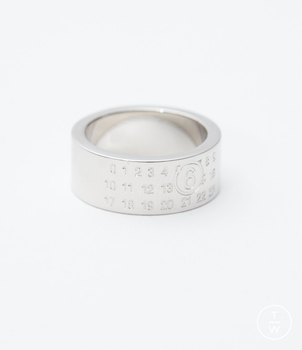 Fashion Week Milan Spring/Summer 2024 look 98 from the MM6 Maison Margiela collection womenswear accessories