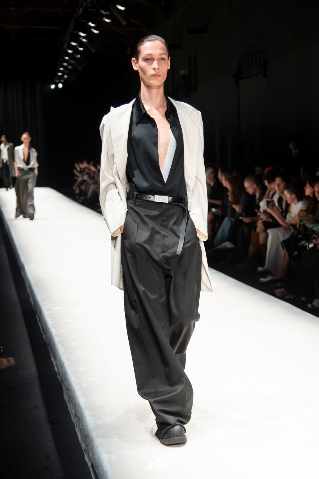 Fashion Week Milan Spring/Summer 2024 look 1 de la collection MM6 womenswear