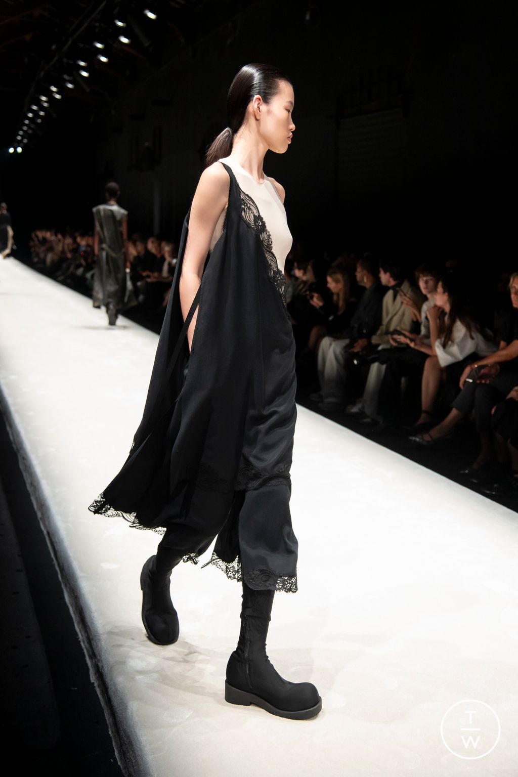 Fashion Week Milan Spring/Summer 2024 look 14 from the MM6 Maison Margiela collection womenswear