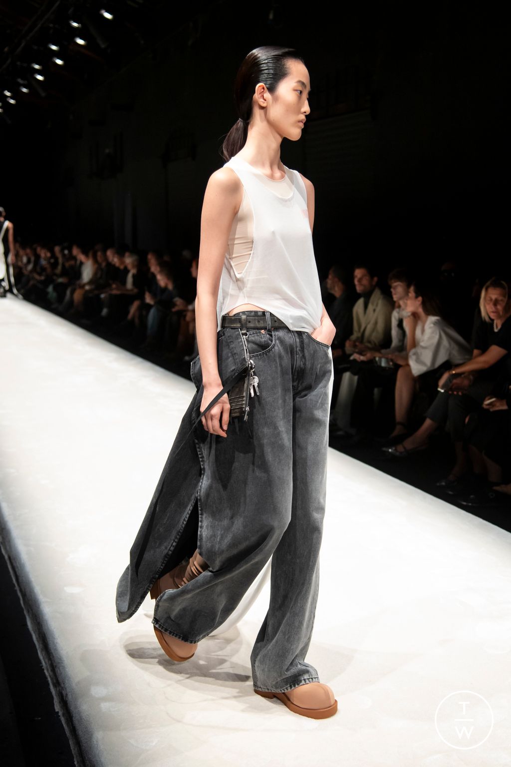 Fashion Week Milan Spring/Summer 2024 look 17 de la collection MM6 Maison Margiela womenswear