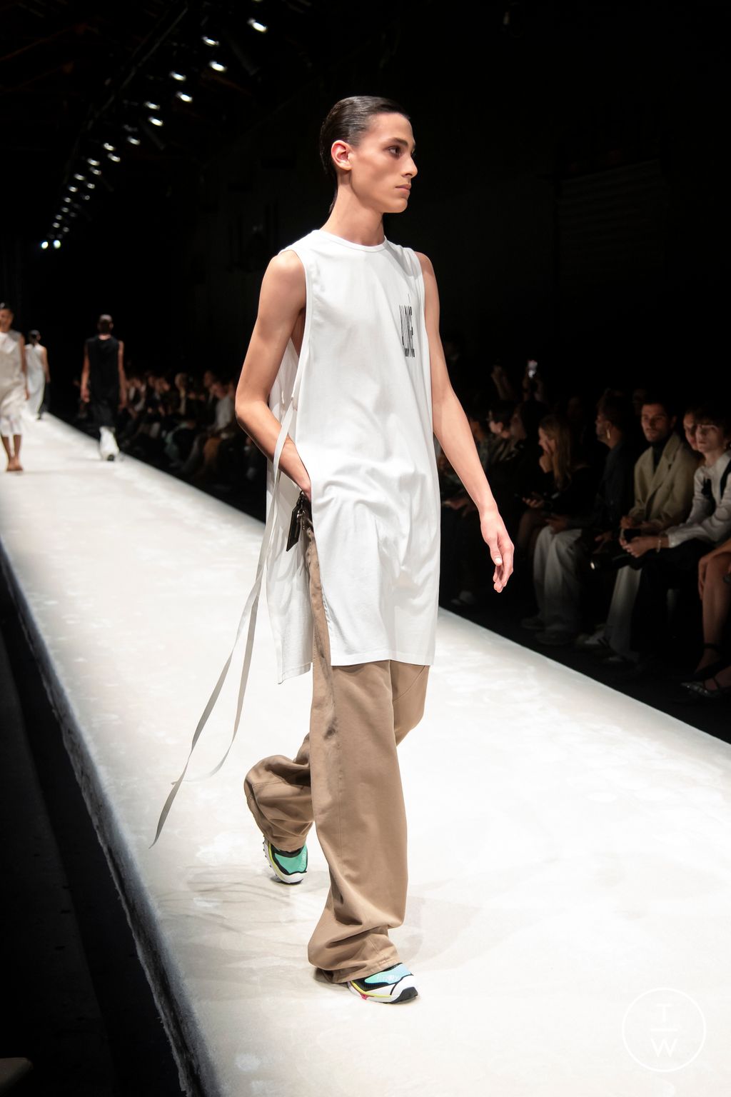 Fashion Week Milan Spring/Summer 2024 look 19 from the MM6 collection womenswear