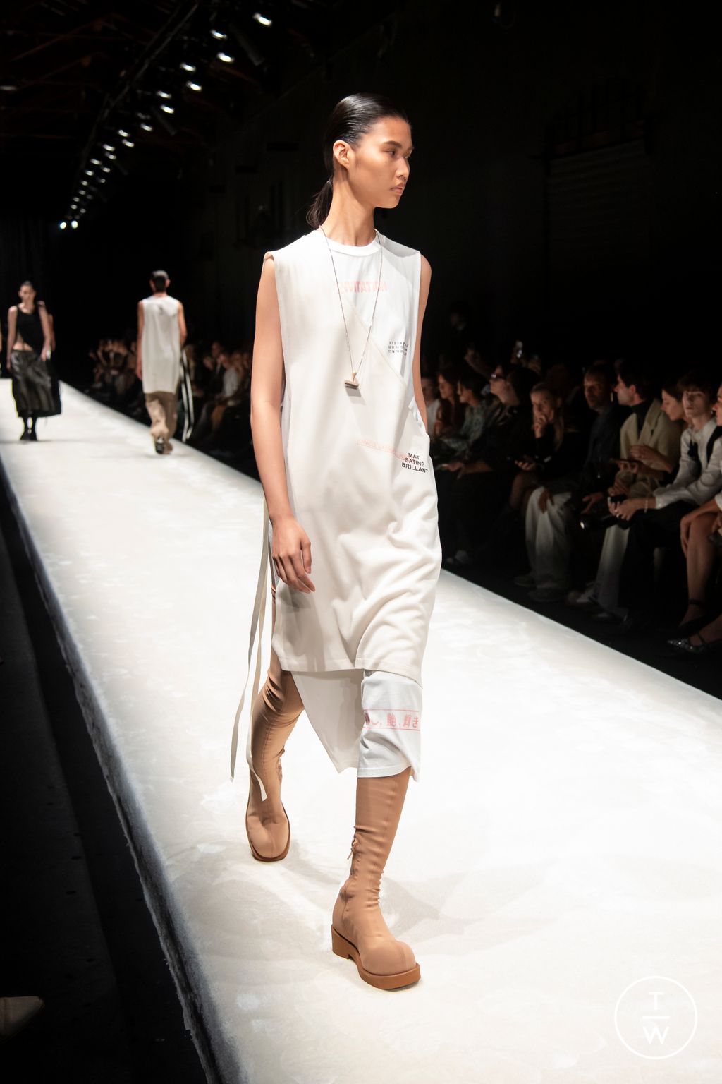 Fashion Week Milan Spring/Summer 2024 look 20 de la collection MM6 womenswear