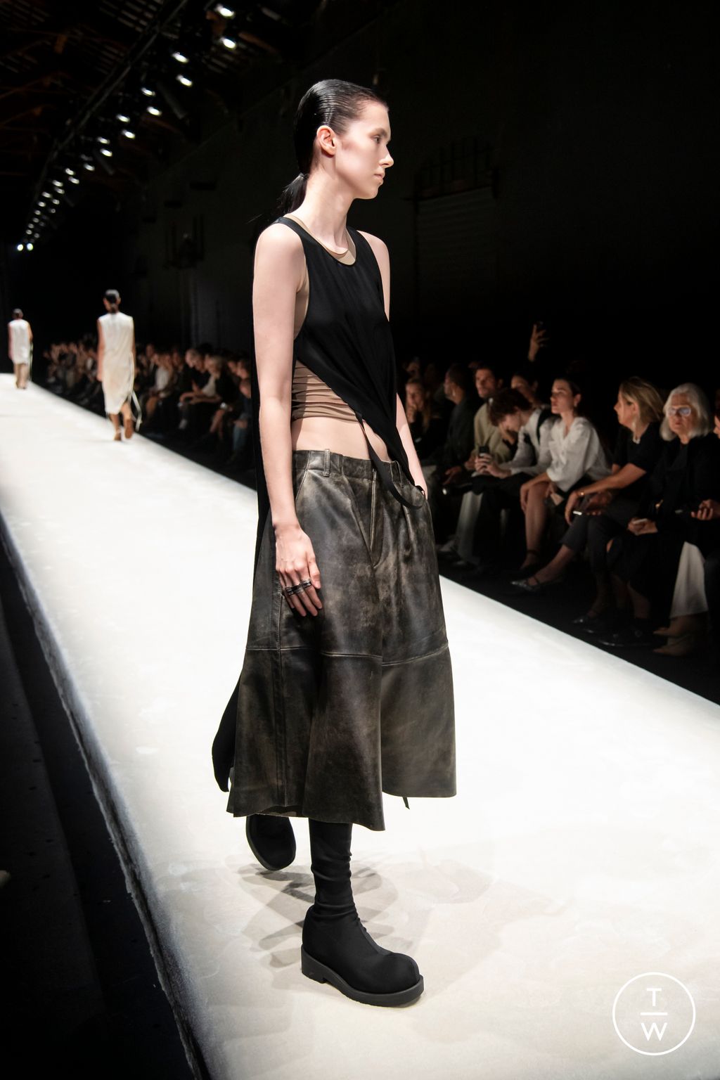 Fashion Week Milan Spring/Summer 2024 look 21 de la collection MM6 womenswear