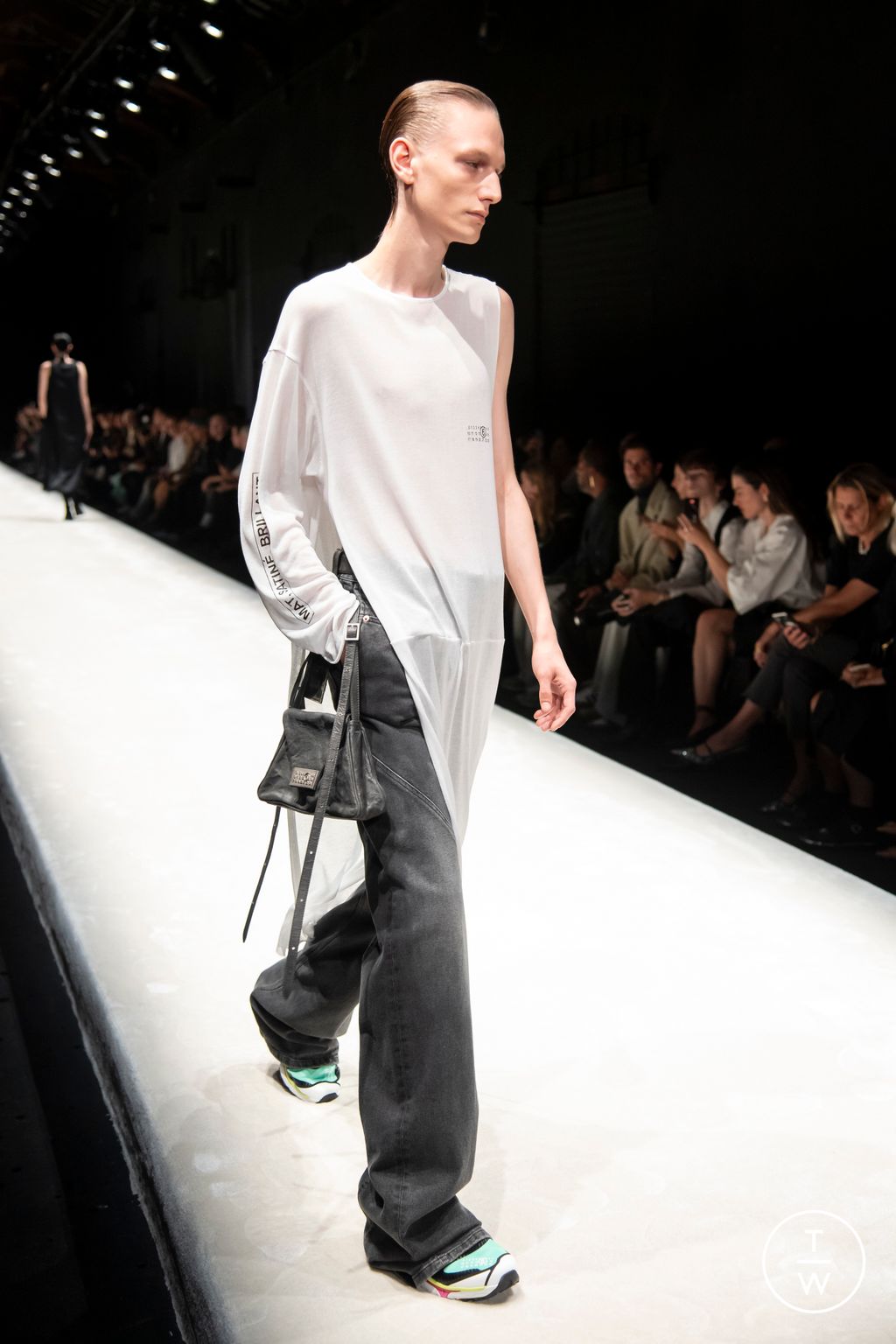 Fashion Week Milan Spring/Summer 2024 look 22 from the MM6 Maison Margiela collection womenswear
