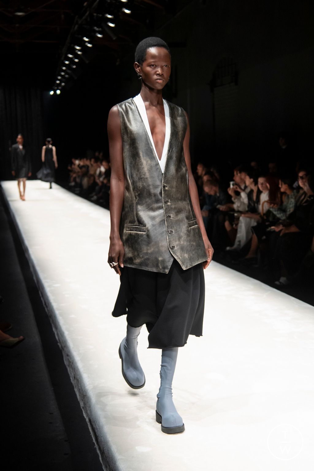 Fashion Week Milan Spring/Summer 2024 look 23 from the MM6 Maison Margiela collection womenswear