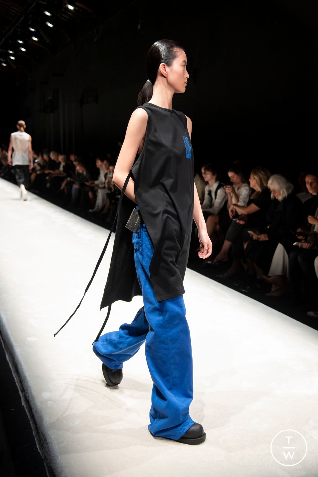 Fashion Week Milan Spring/Summer 2024 look 28 de la collection MM6 womenswear