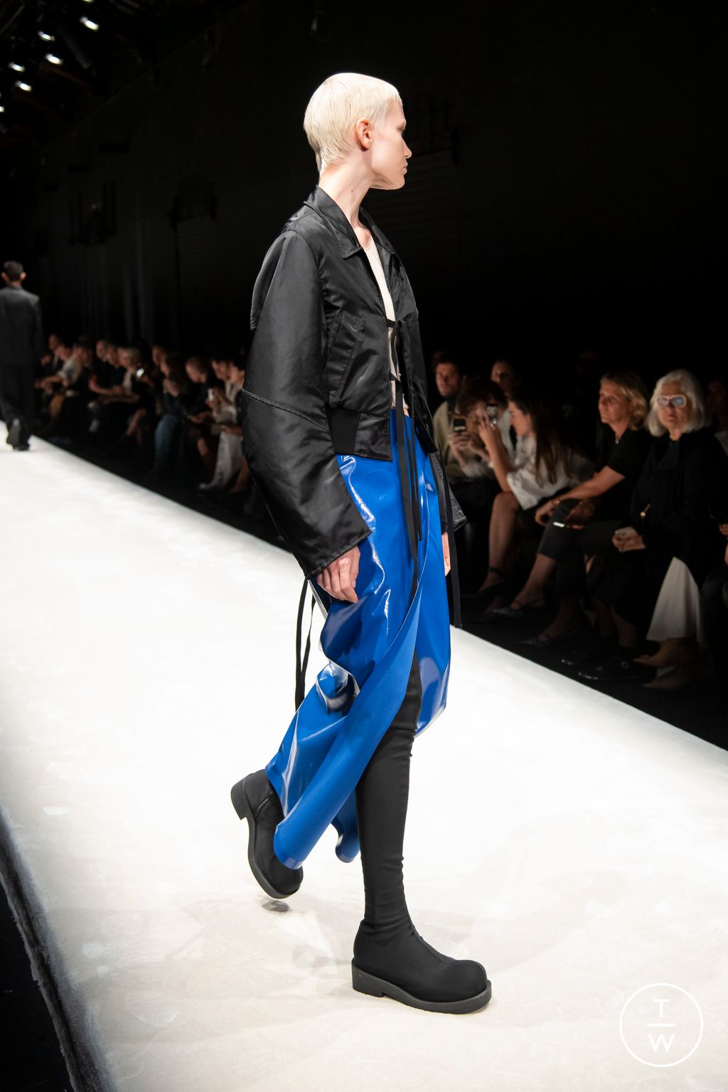 Fashion Week Milan Spring/Summer 2024 look 30 de la collection MM6 womenswear