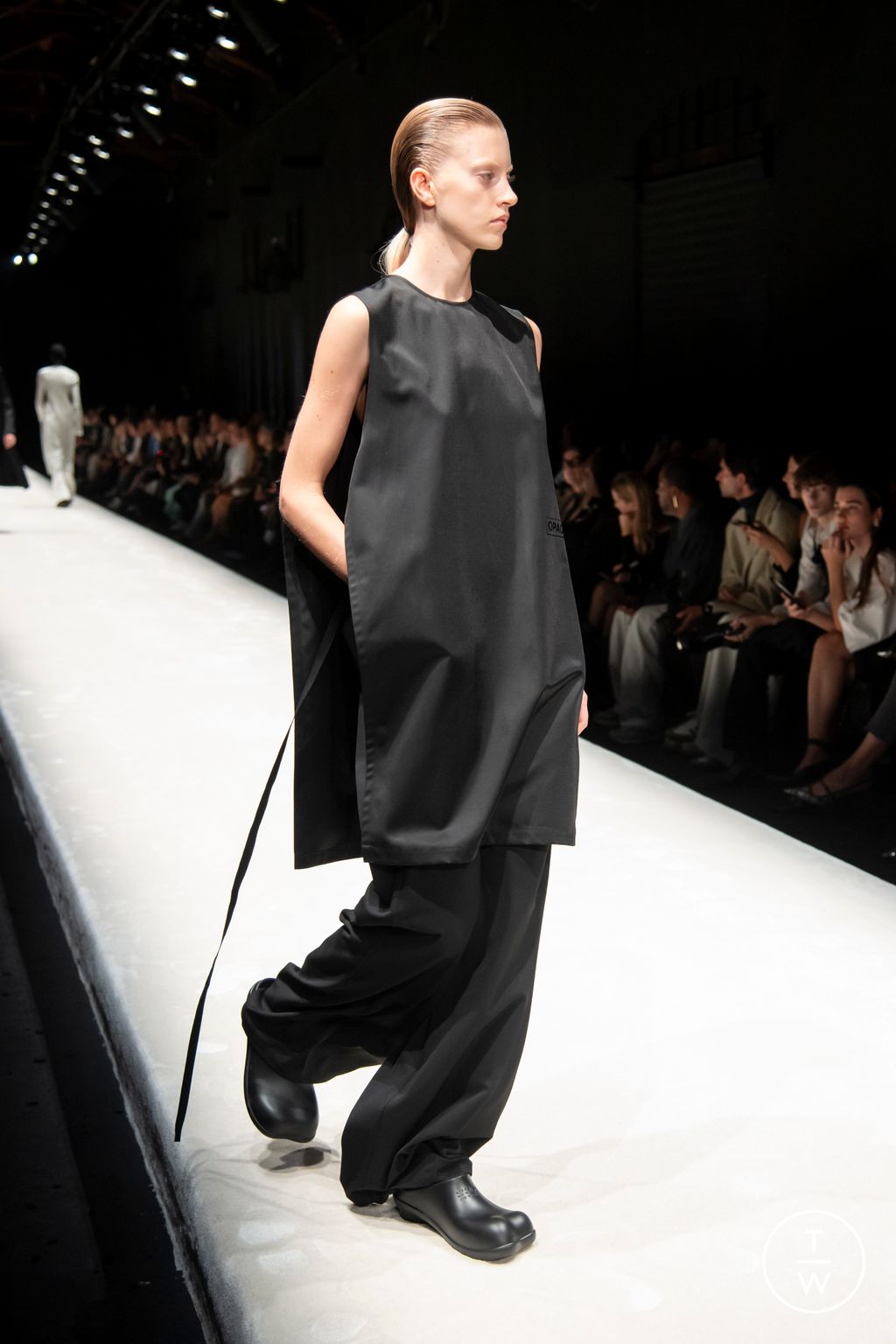 Fashion Week Milan Spring/Summer 2024 look 9 de la collection MM6 Maison Margiela womenswear