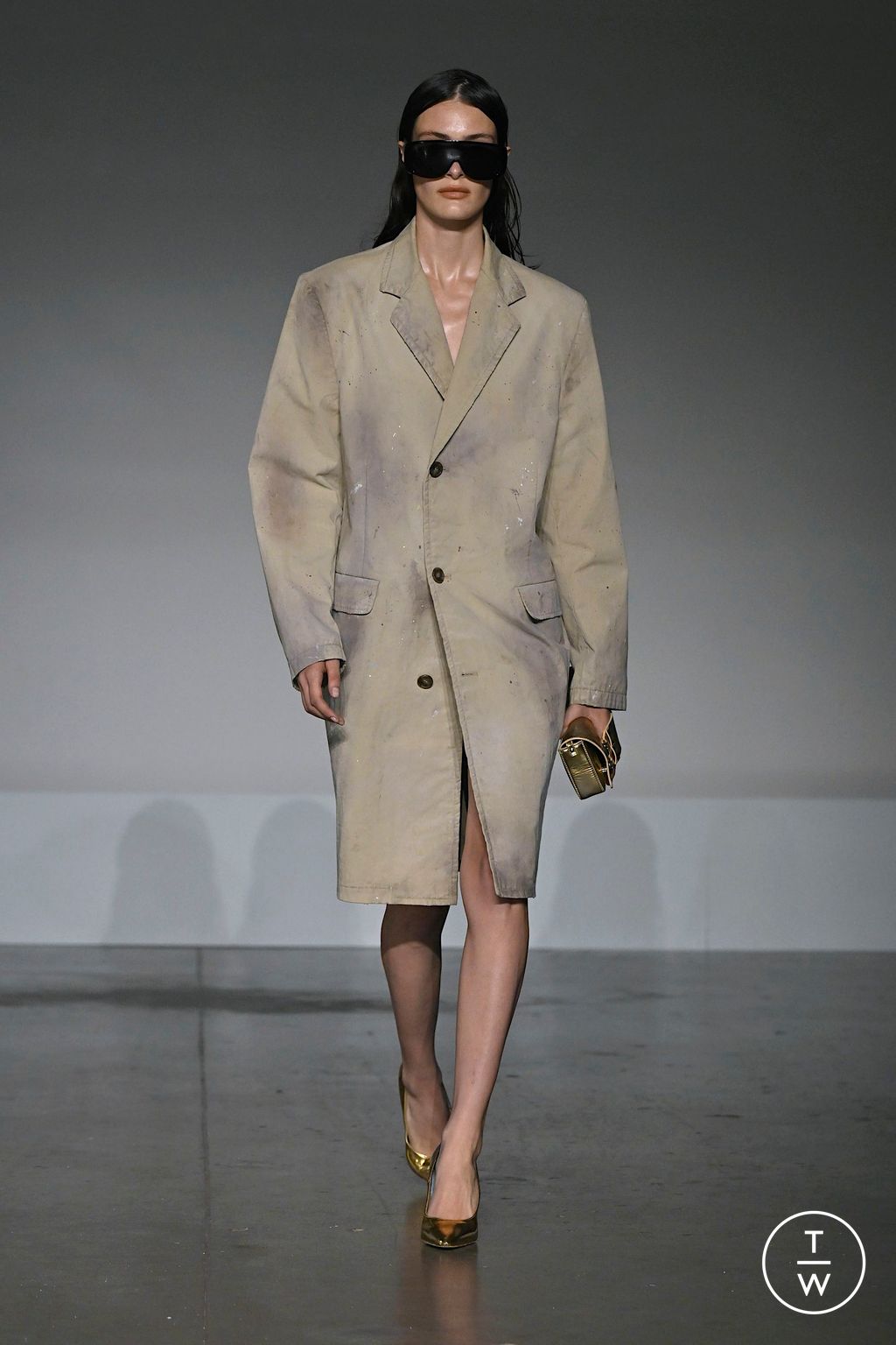 Fashion Week Milan Spring/Summer 2025 look 1 from the MM6 Maison Margiela collection womenswear