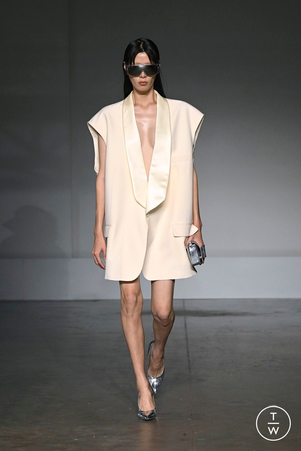 Fashion Week Milan Spring/Summer 2025 look 2 from the MM6 Maison Margiela collection 女装