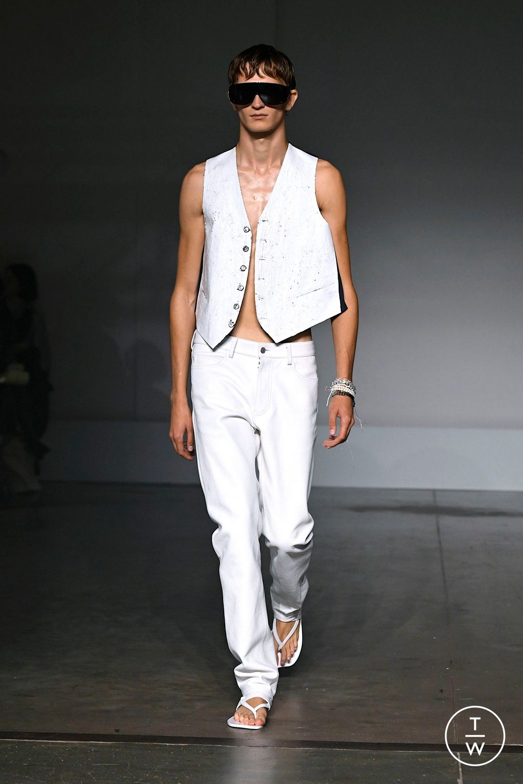Fashion Week Milan Spring/Summer 2025 look 10 from the MM6 Maison Margiela collection womenswear