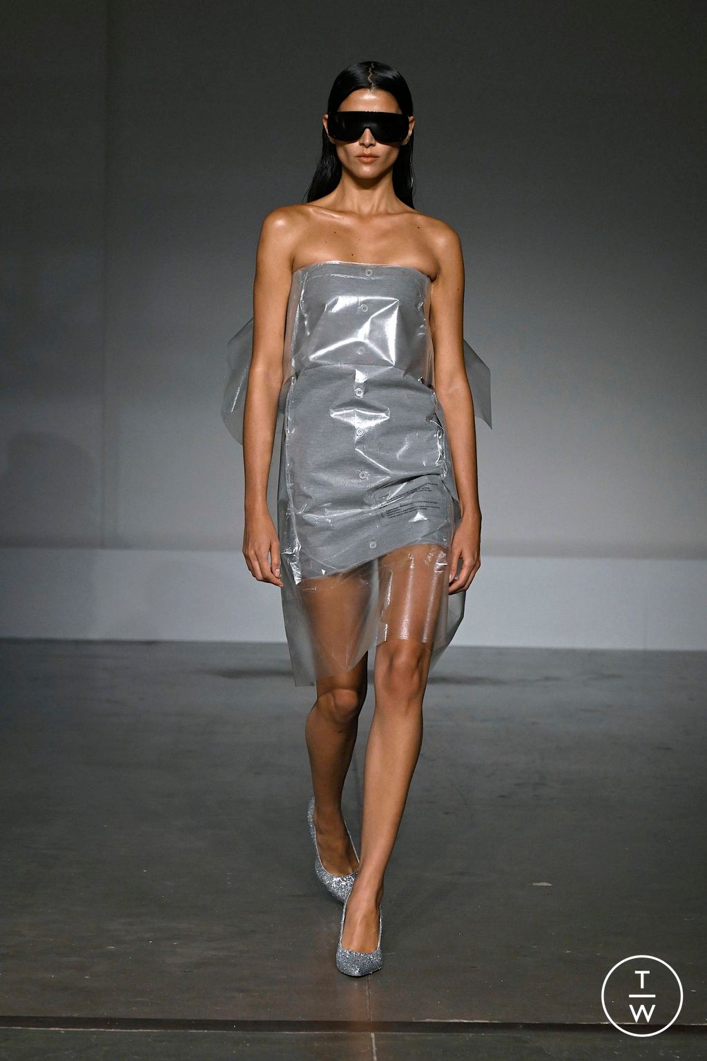 Fashion Week Milan Spring/Summer 2025 look 14 from the MM6 Maison Margiela collection womenswear