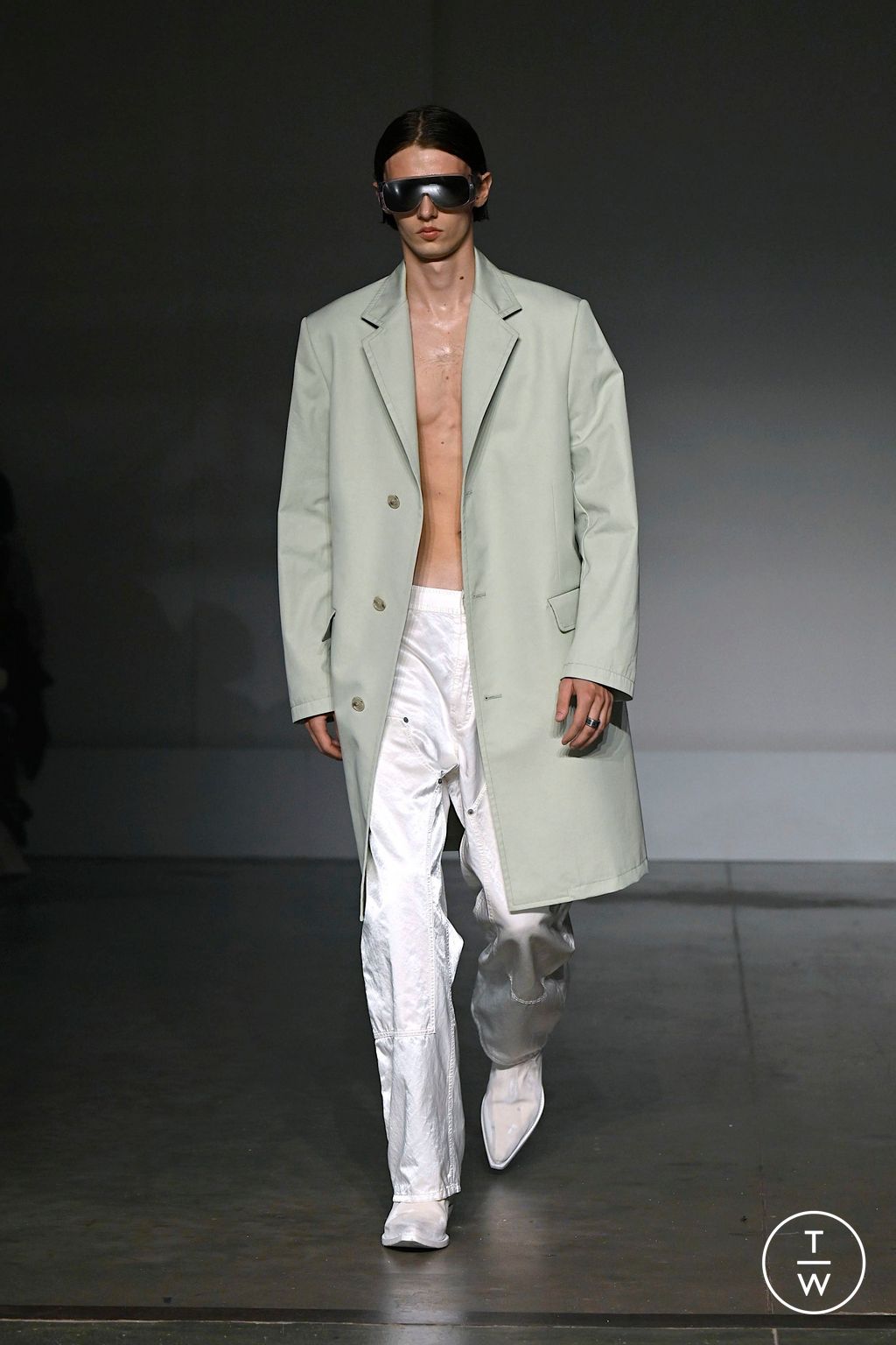 Fashion Week Milan Spring/Summer 2025 look 15 from the MM6 Maison Margiela collection 女装