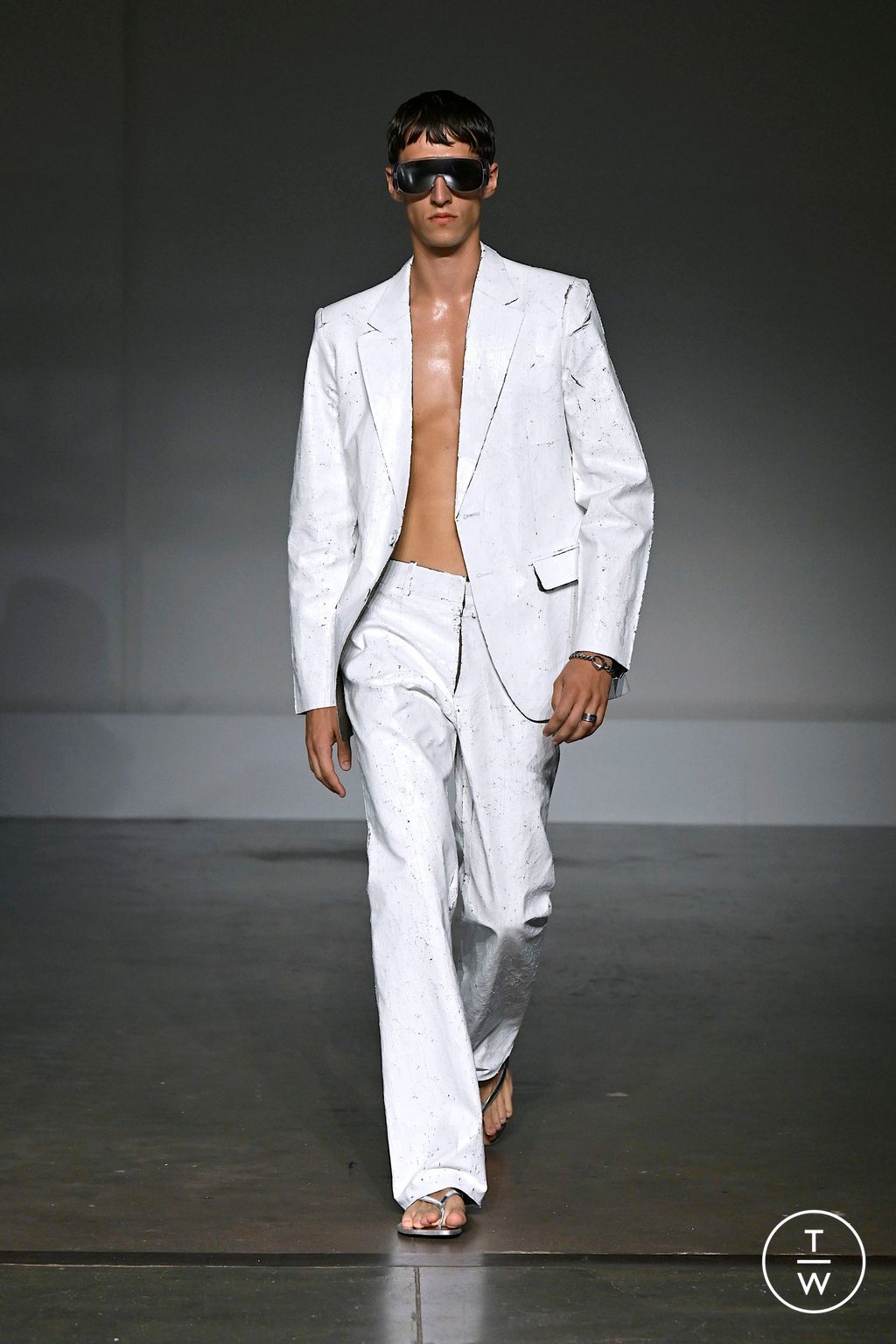Fashion Week Milan Spring-Summer 2025 look 16 from the MM6 Maison Margiela collection womenswear
