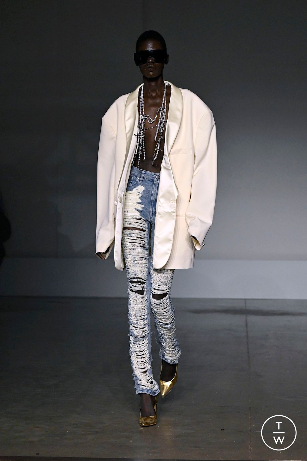 Fashion Week Milan Spring/Summer 2025 look 20 from the MM6 Maison Margiela collection womenswear