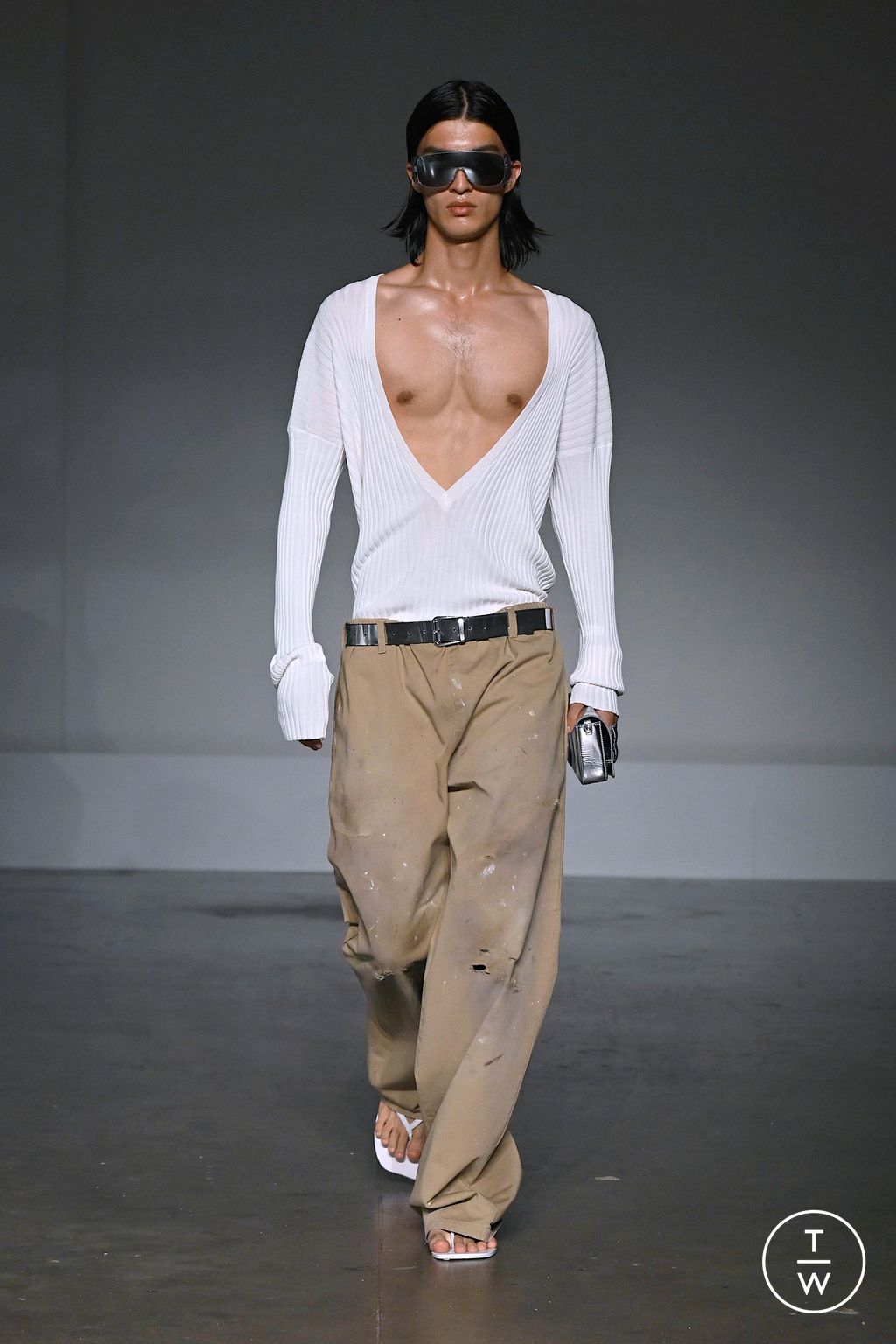 Fashion Week Milan Spring/Summer 2025 look 26 from the MM6 Maison Margiela collection 女装