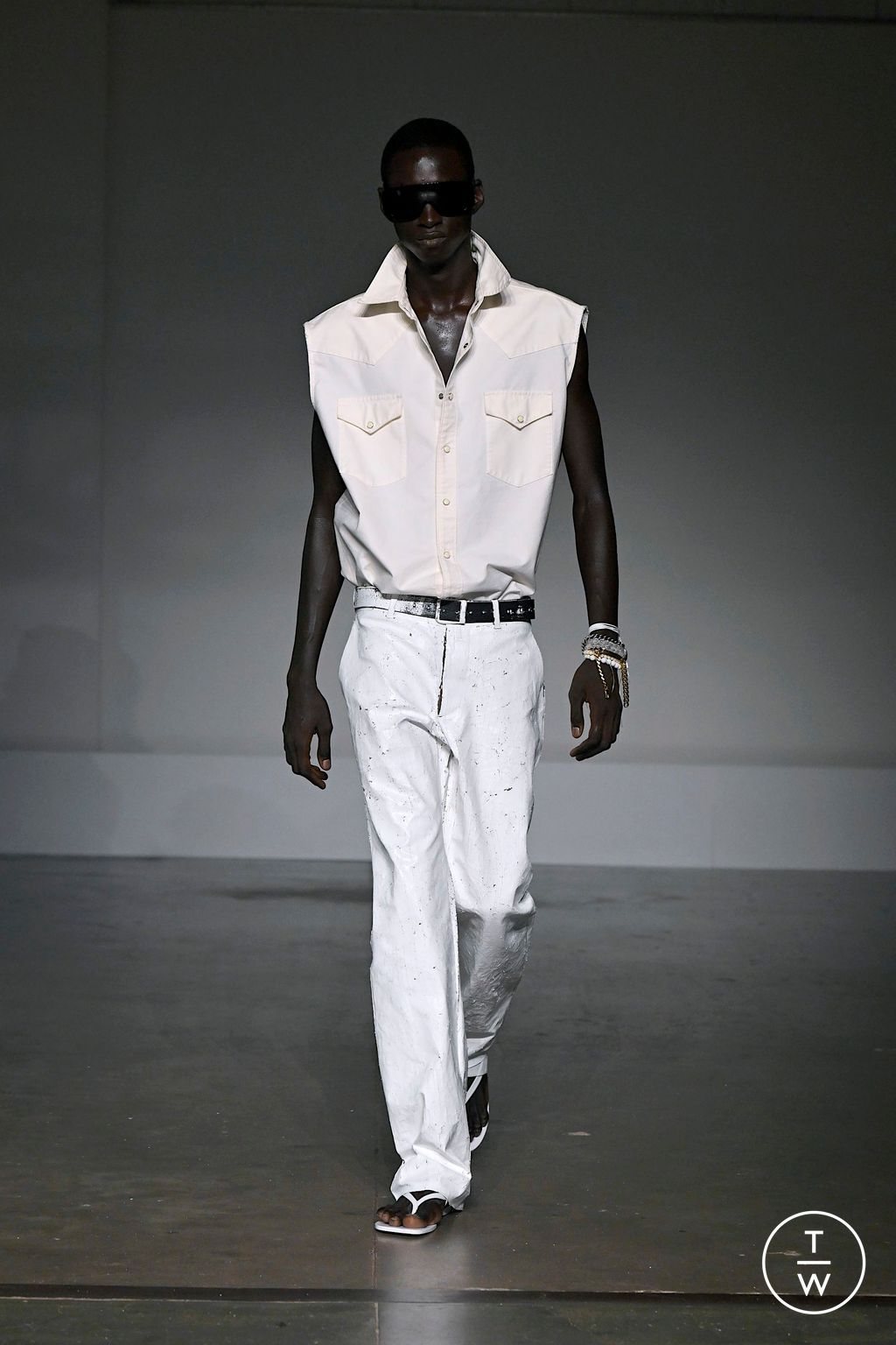 Fashion Week Milan Spring/Summer 2025 look 27 from the MM6 Maison Margiela collection womenswear