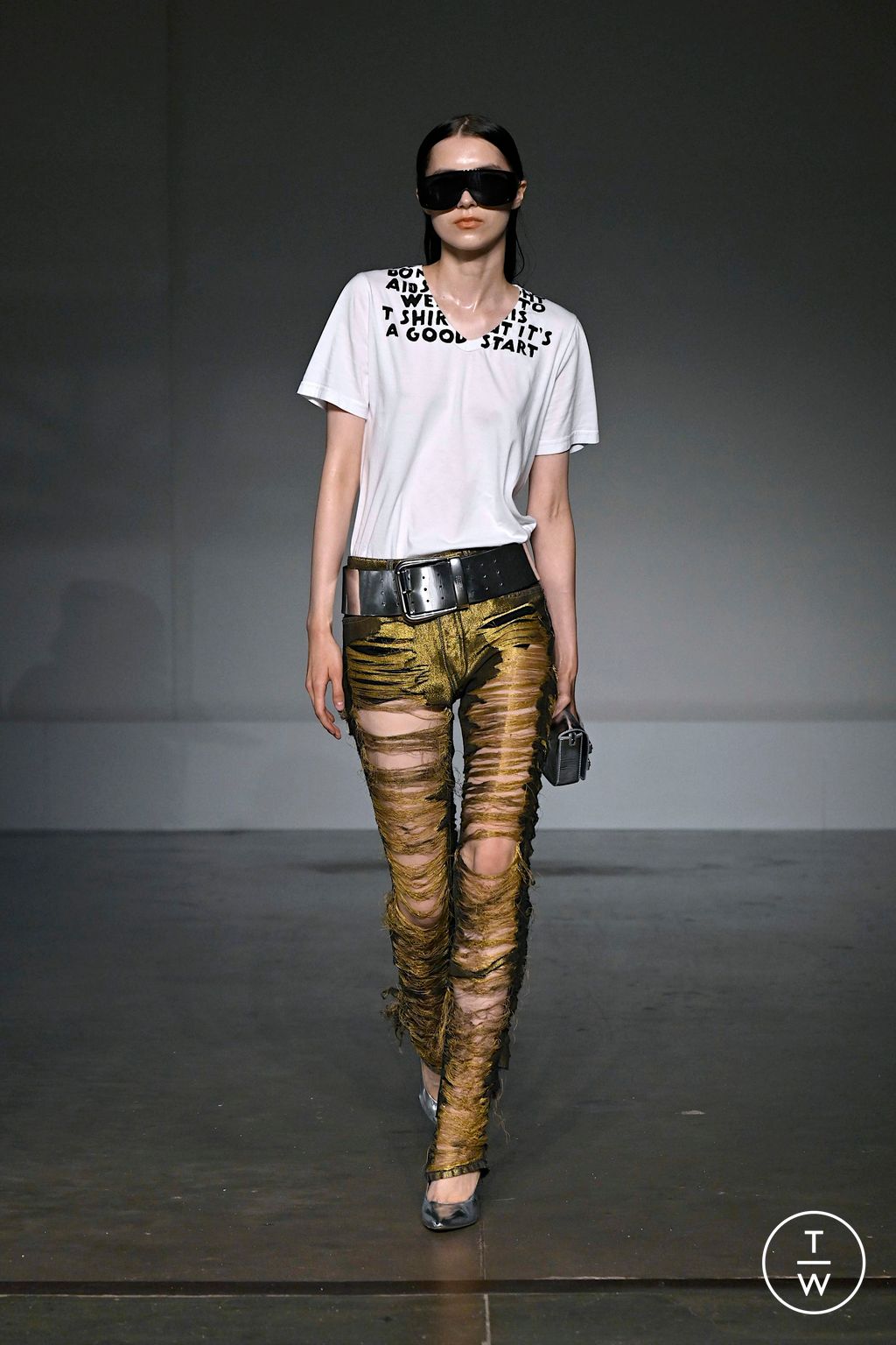 Fashion Week Milan Spring/Summer 2025 look 34 from the MM6 Maison Margiela collection 女装