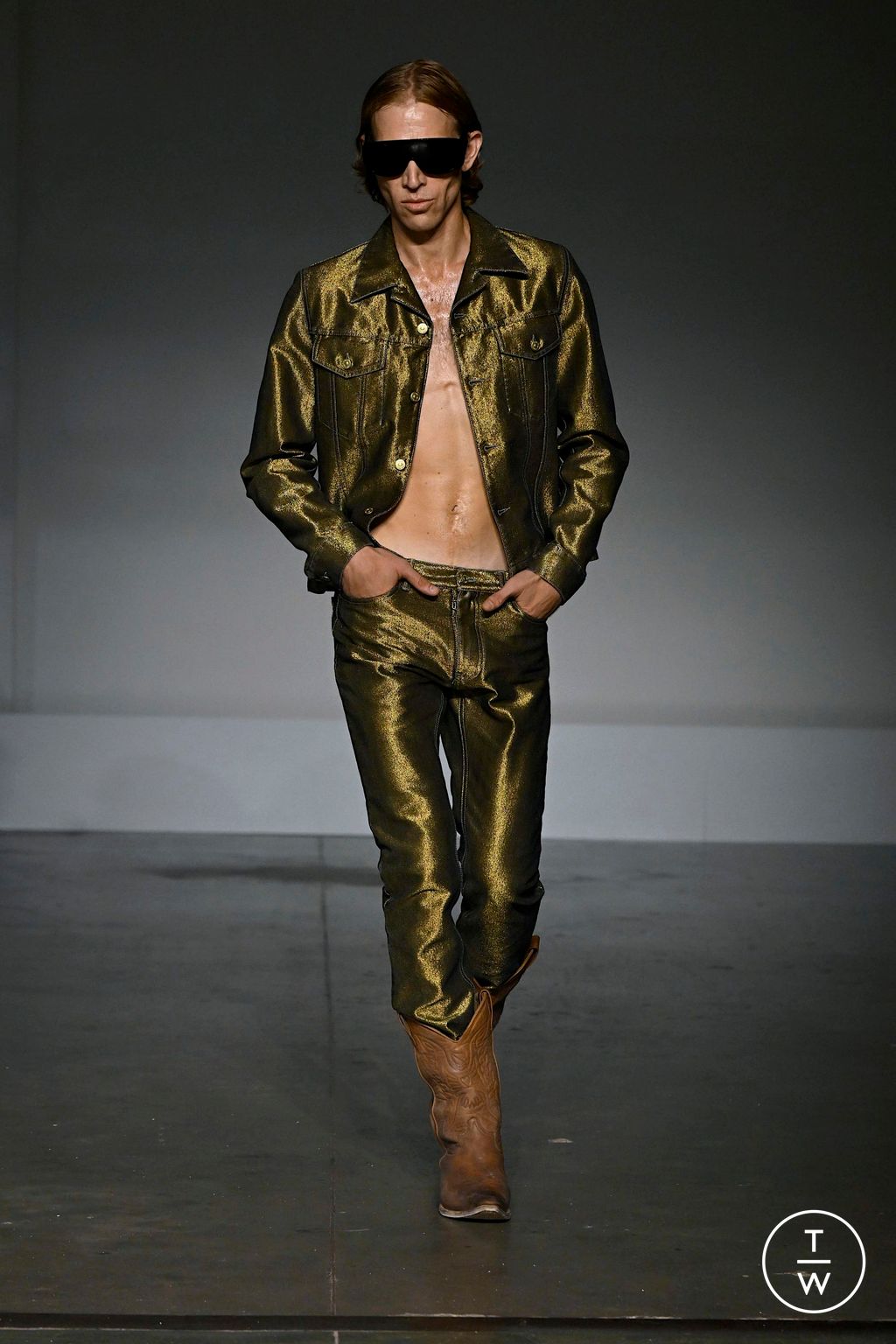 Fashion Week Milan Spring/Summer 2025 look 37 from the MM6 Maison Margiela collection womenswear