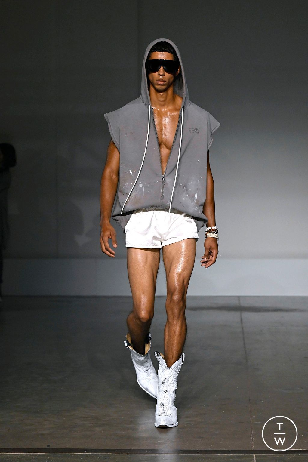 Fashion Week Milan Spring/Summer 2025 look 39 from the MM6 Maison Margiela collection womenswear