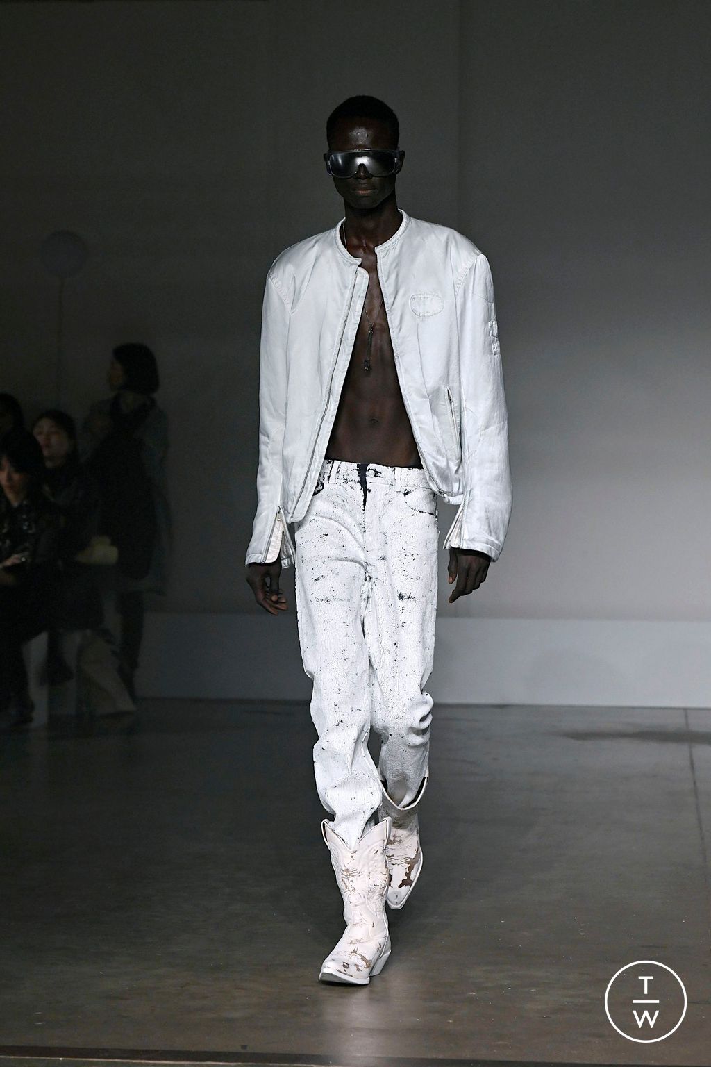 Fashion Week Milan Spring/Summer 2025 look 41 from the MM6 Maison Margiela collection womenswear