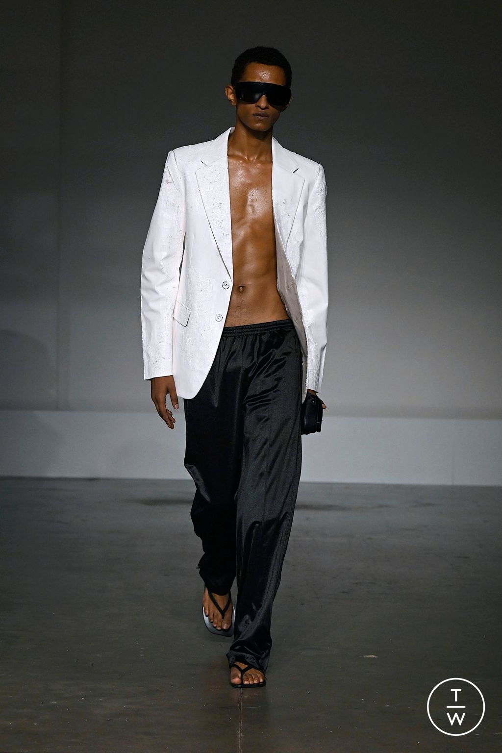 Fashion Week Milan Spring/Summer 2025 look 50 from the MM6 Maison Margiela collection womenswear