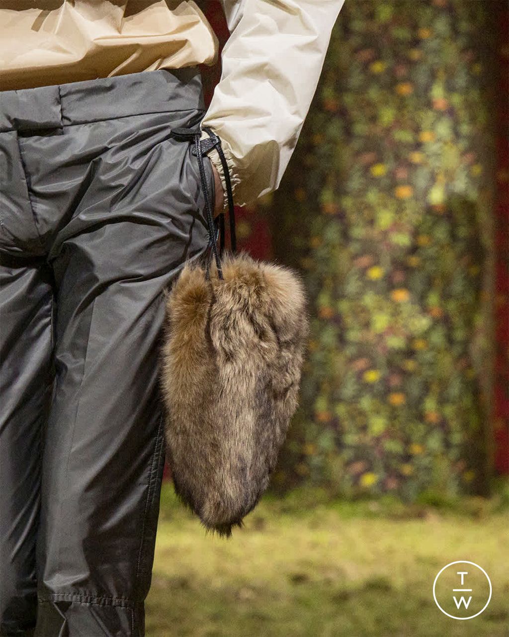 Fashion Week Paris Fall/Winter 2026 look 26 from the Miu Miu collection 女装配饰