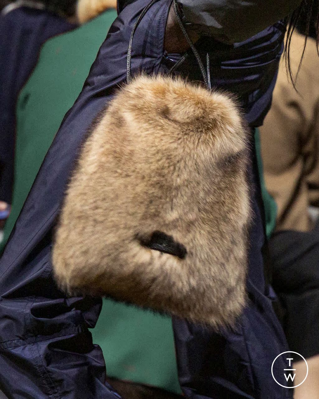 Fashion Week Paris Fall/Winter 2026 look 28 de la collection Miu Miu womenswear accessories