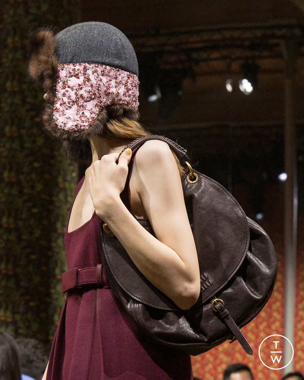 Fashion Week Paris Fall/Winter 2026 look 5 from the Miu Miu collection 女装配饰