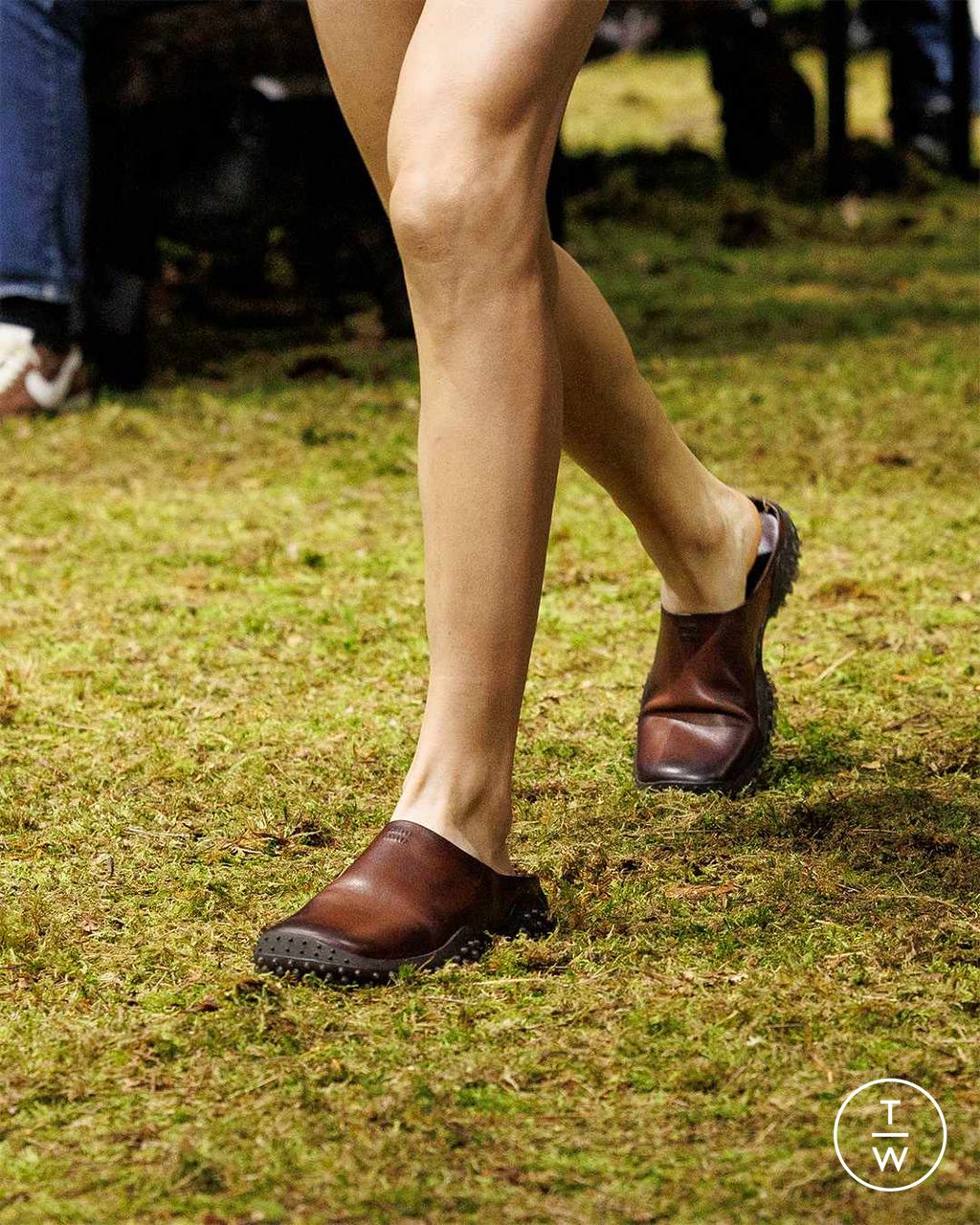 Fashion Week Paris Fall/Winter 2026 look 10 from the Miu Miu collection 女装配饰