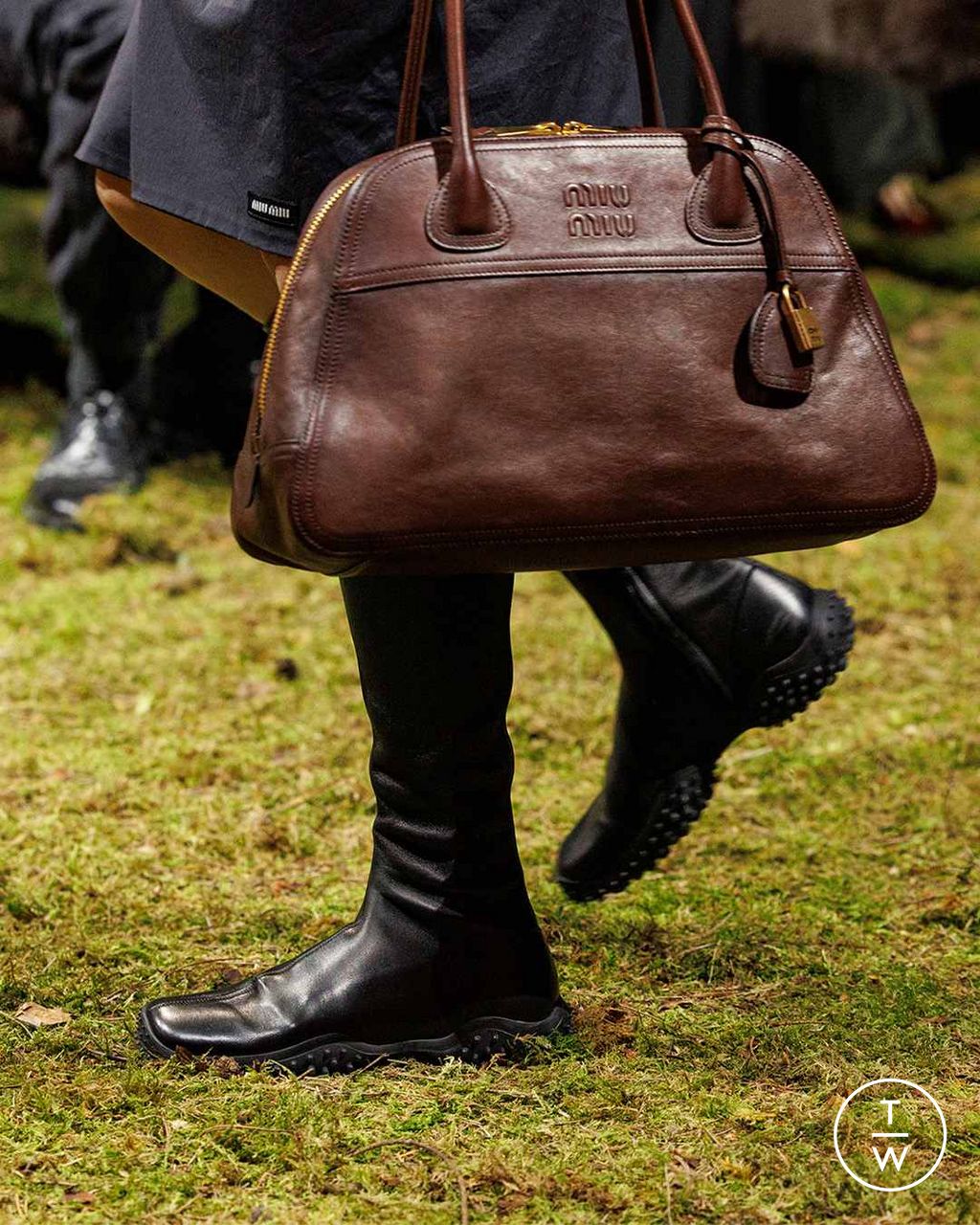 Fashion Week Paris Fall/Winter 2026 look 11 de la collection Miu Miu womenswear accessories