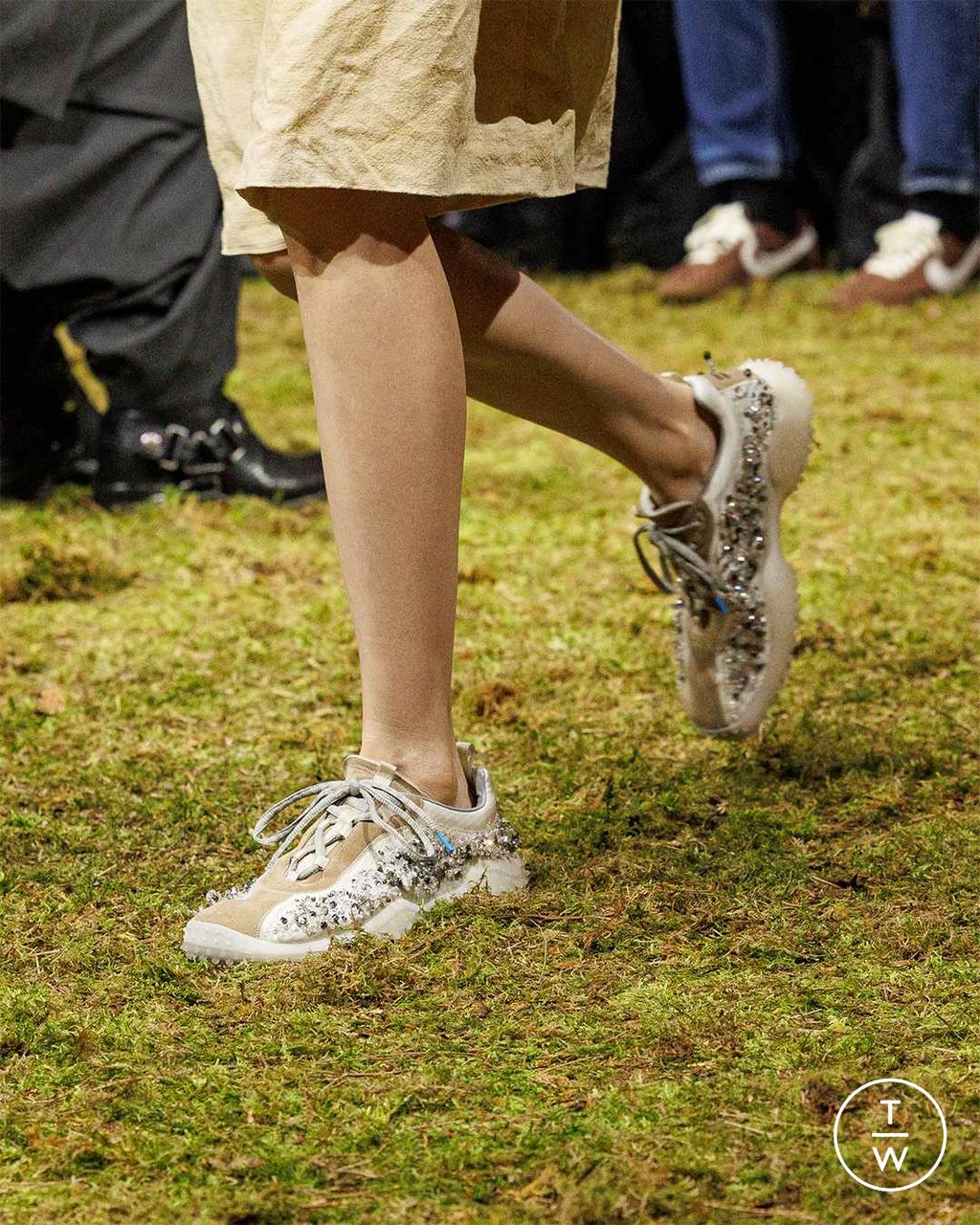 Fashion Week Paris Fall/Winter 2026 look 18 de la collection Miu Miu womenswear accessories