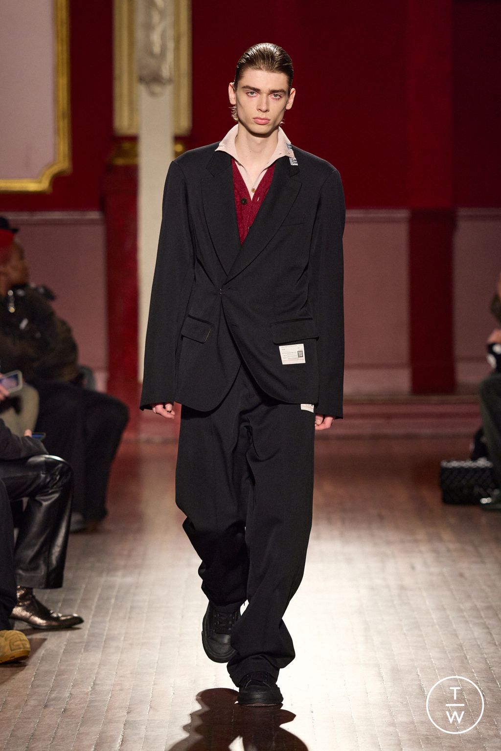 Fashion Week Paris Fall/Winter 2026 look 14 de la collection Maison Mihara Yasuhiro menswear