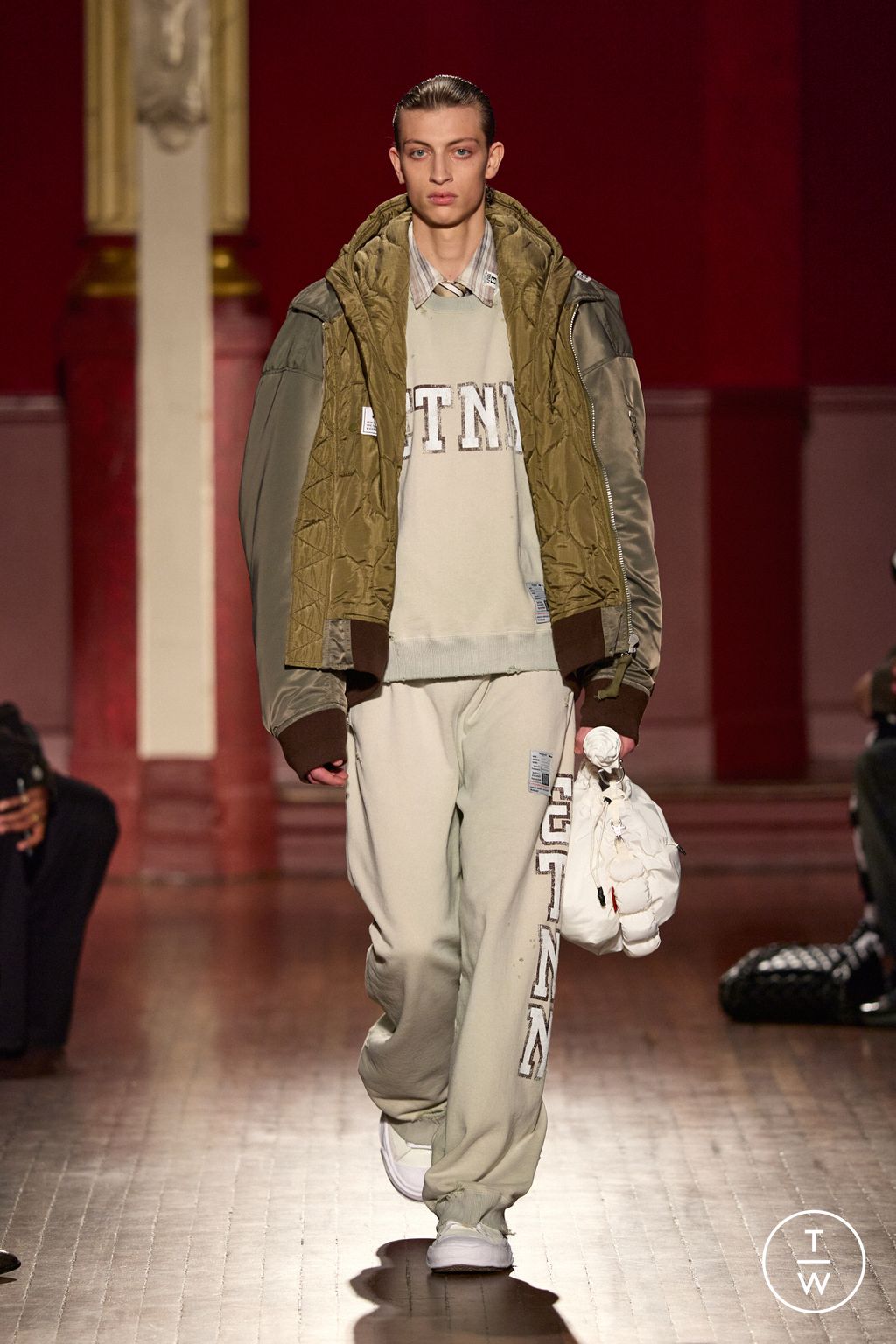 Fashion Week Paris Fall/Winter 2026 look 26 from the Maison Mihara Yasuhiro collection 男装
