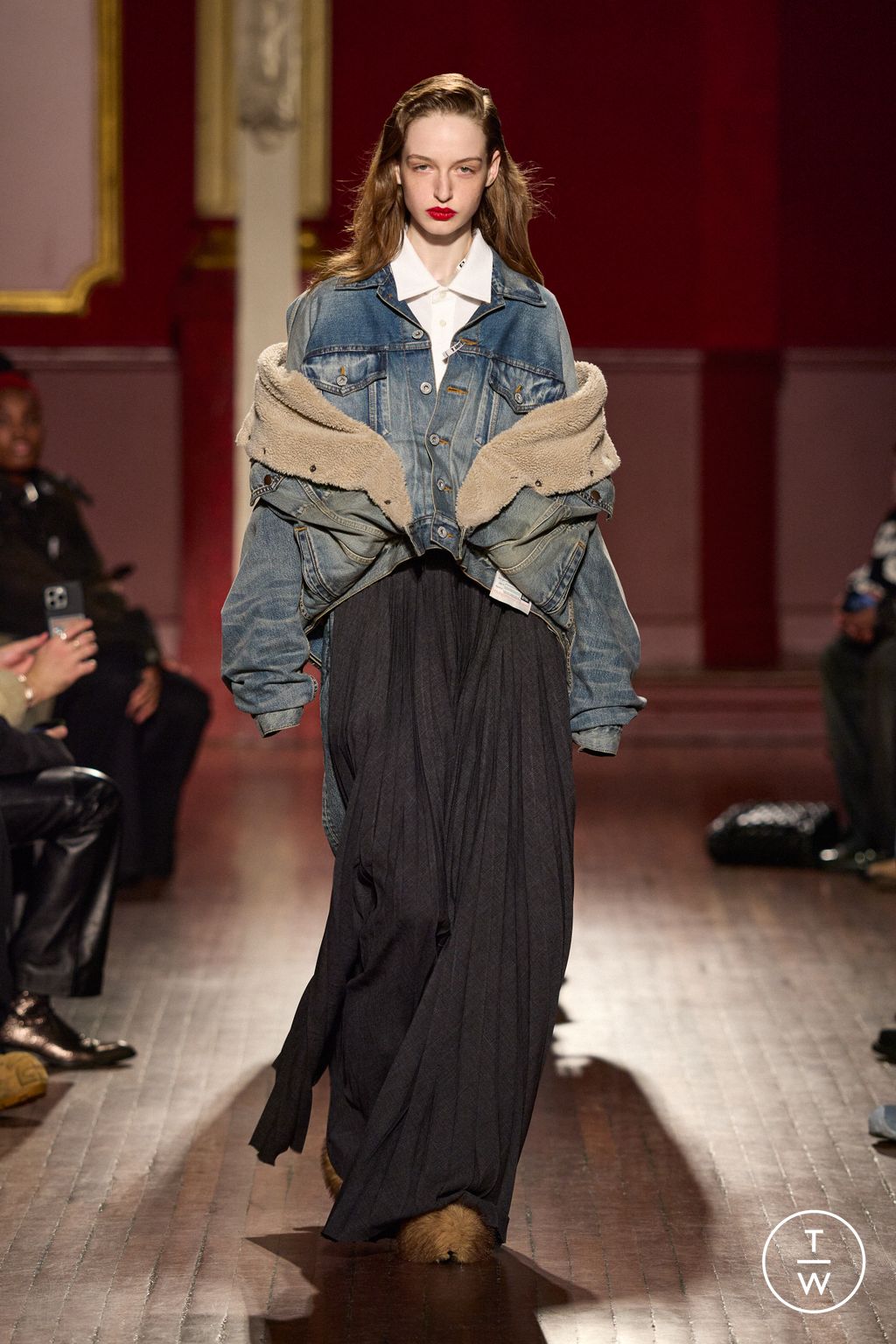 Fashion Week Paris Fall/Winter 2026 look 30 de la collection Maison Mihara Yasuhiro menswear