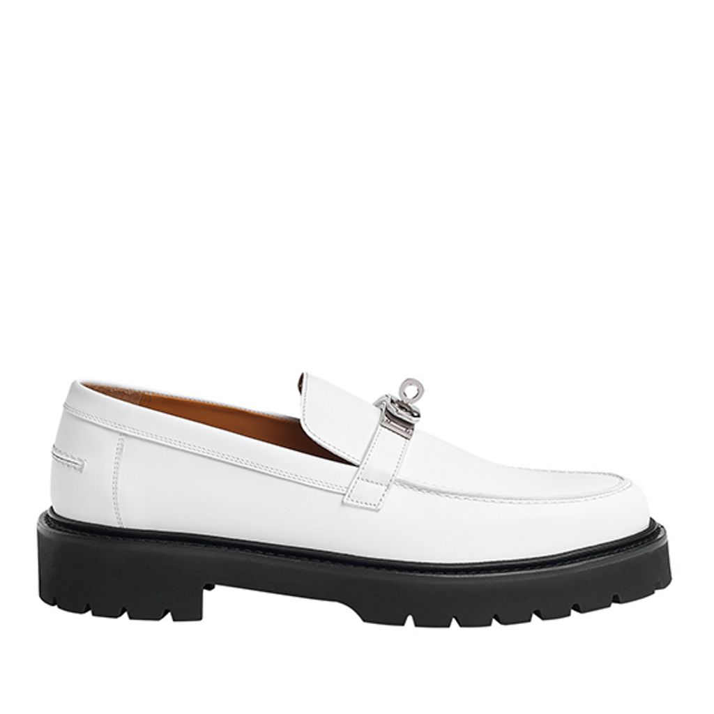 Fashion Week Paris Spring/Summer 2024 look 5 from the Hermès collection menswear accessories