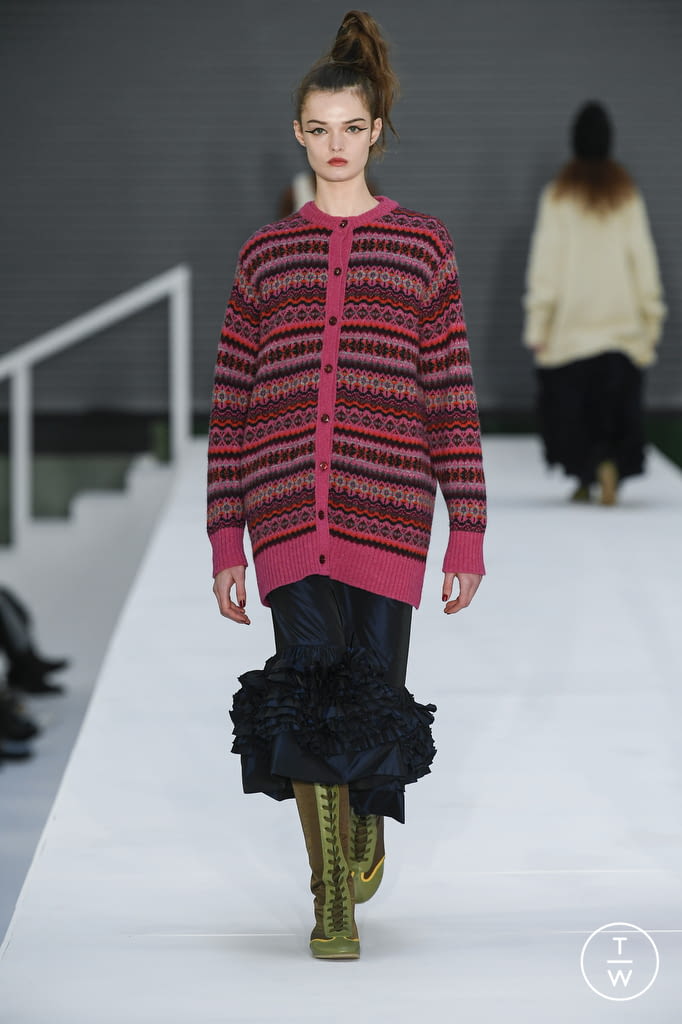 Fashion Week London Fall/Winter 2022 look 3 from the Molly Goddard collection 女装