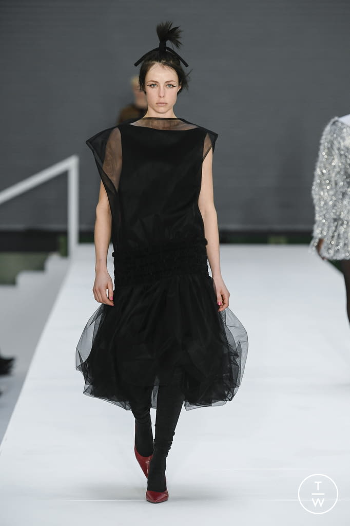 Fashion Week London Fall/Winter 2022 look 10 from the Molly Goddard collection womenswear